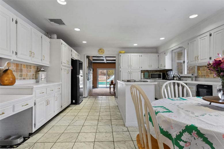 Dining room, Interior, Kitchen, Marble, Recessed Lighting