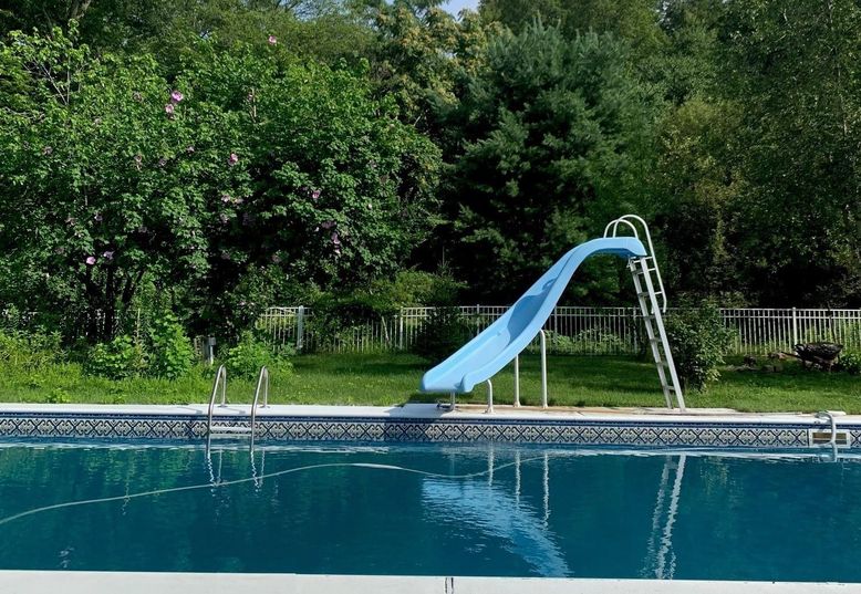 Exterior, Playground, Pool