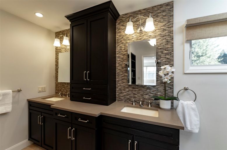 Bathroom, Dual Sink Vanities, Interior, Recessed Lighting