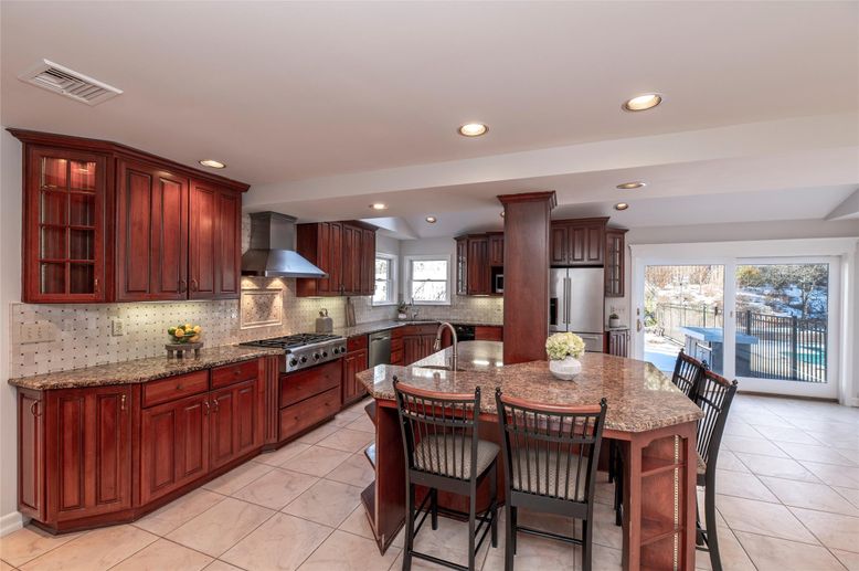 Dining room, Interior, Kitchen, Recessed Lighting, Stainless Steel Appliances