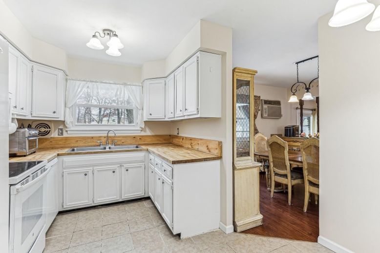 Dining room, Interior, Kitchen, Pendant Lights, Wood Texture Flooring