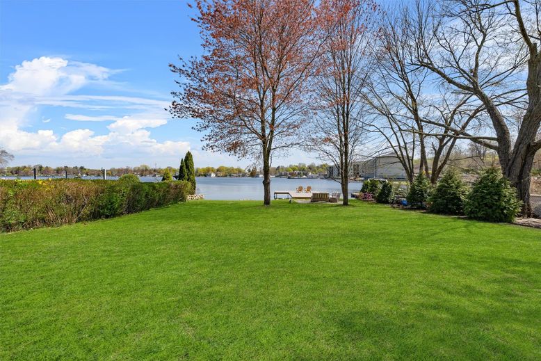 Exterior, Lake