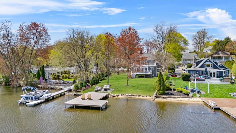 Exterior, Lake