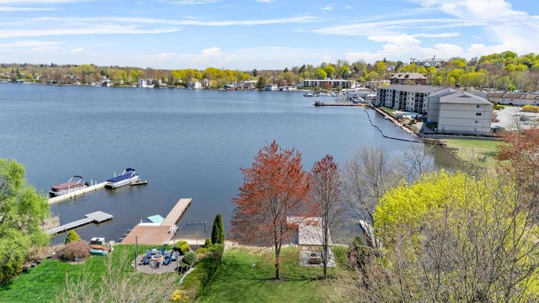 Exterior, Lake