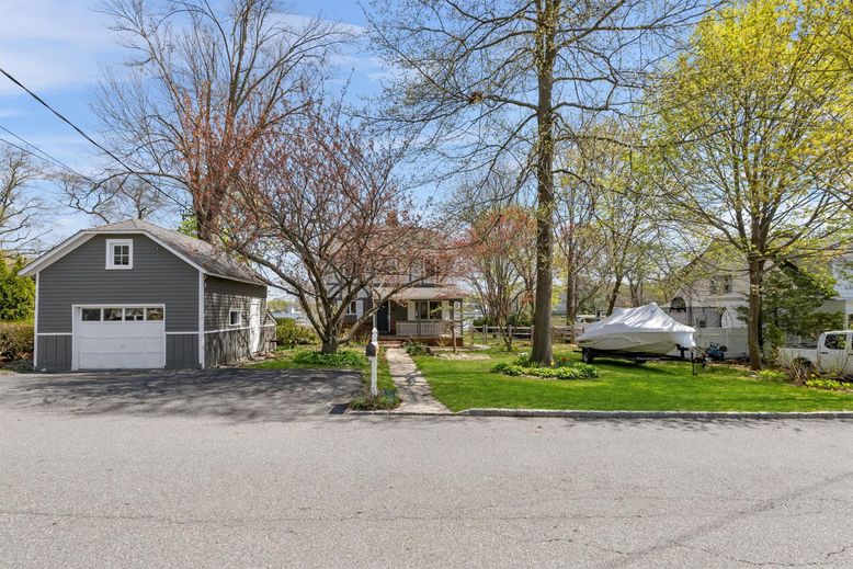 Detached Garage, Exterior