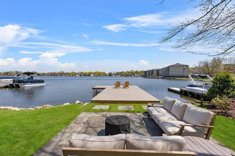 Exterior, Lake
