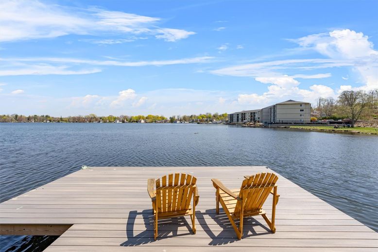 Exterior, Lake