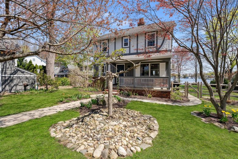Backyard, Exterior, Facade, American Foursquare