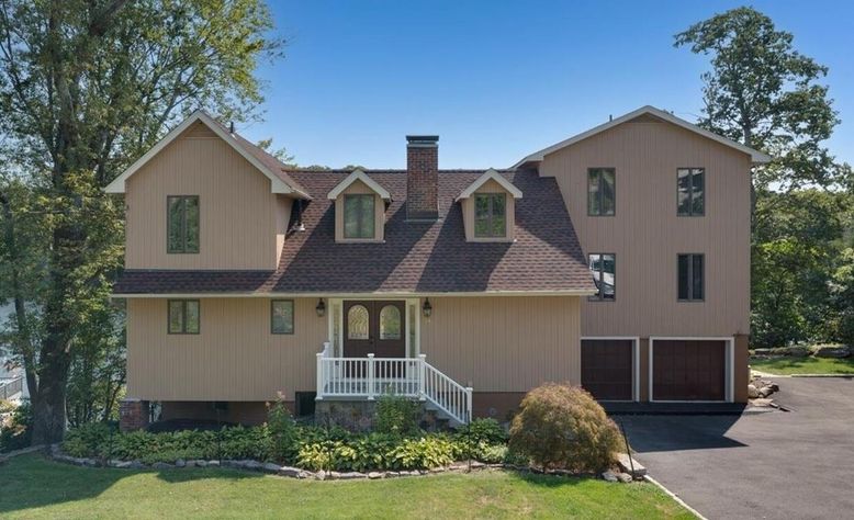 Exterior, Facade, Farmhouse