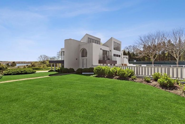 Backyard, Exterior, Facade, Modern
