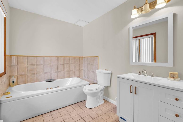 Bathroom, Dual Sink Vanities, Interior