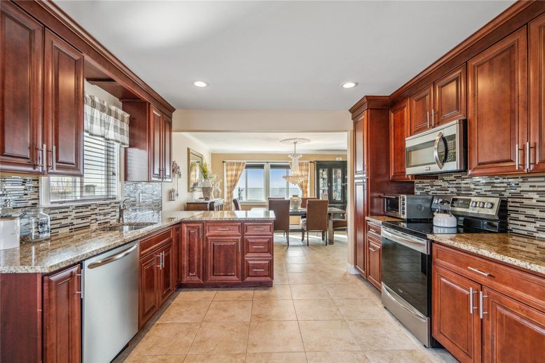 Chandelier, Dining room, Interior, Kitchen, Pendant Lights, Recessed Lighting, Stainless Steel Appliances