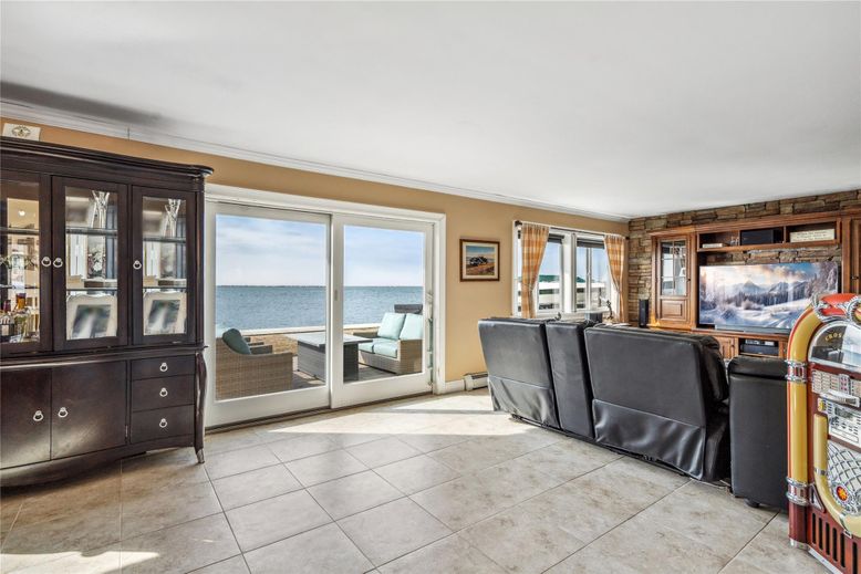 Interior, Living room, Water