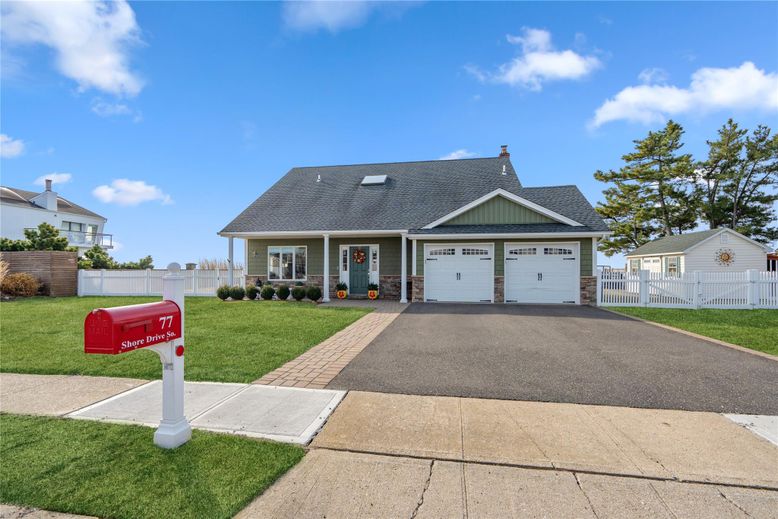 Attached, Exterior, Facade, Cape Cod