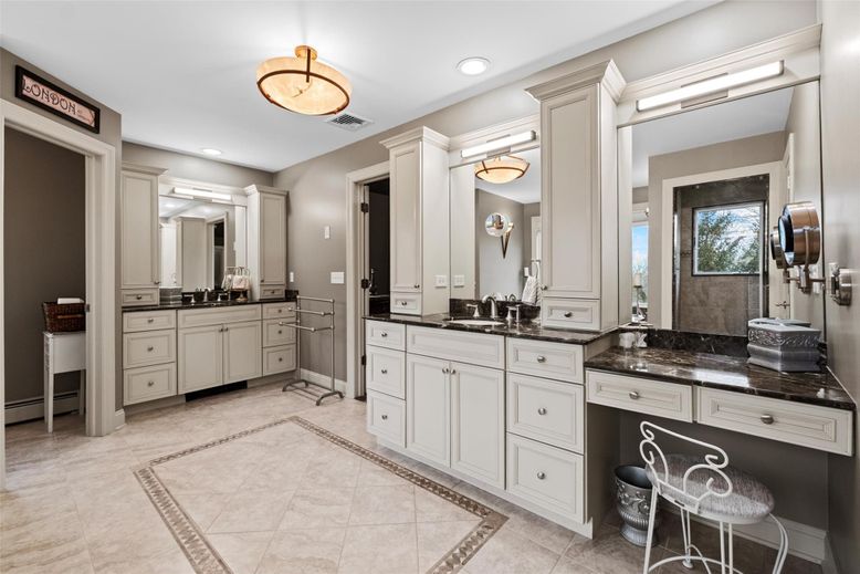 Bathroom, Dual Sink Vanities, Interior, Recessed Lighting