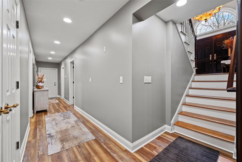 Interior, Recessed Lighting, Wood Texture Flooring