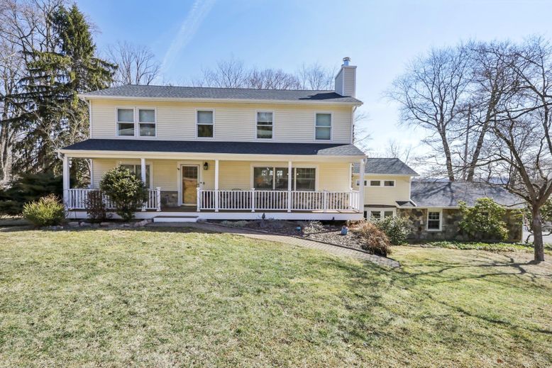 Backyard, Exterior, Facade, American Foursquare