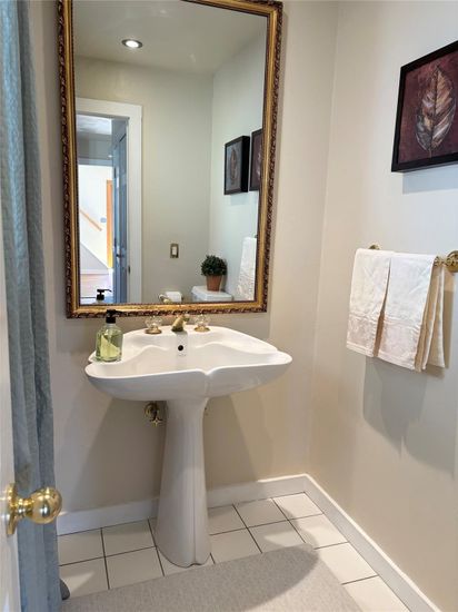 Bathroom, Interior, Recessed Lighting