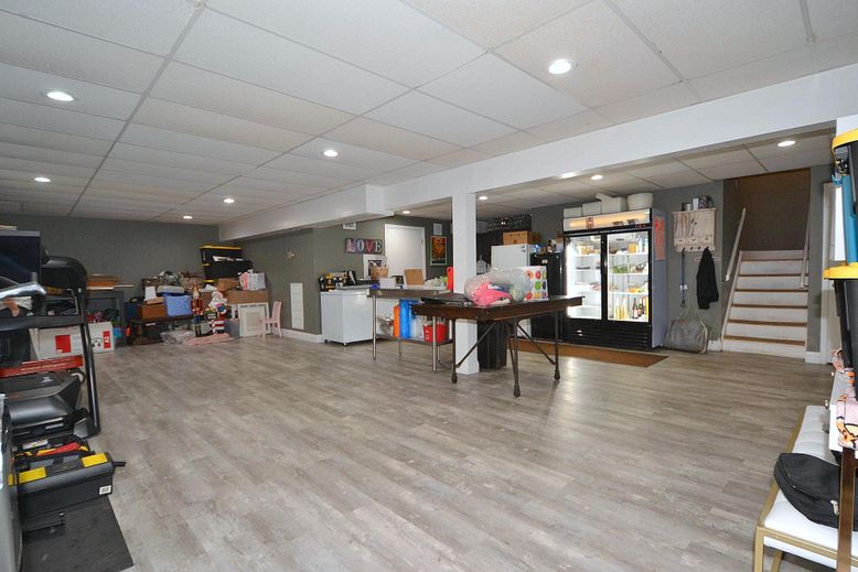 Fitness Equipment, Interior, Recessed Lighting, Wood Texture Flooring