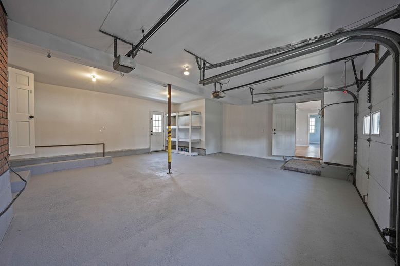 Garage, Interior
