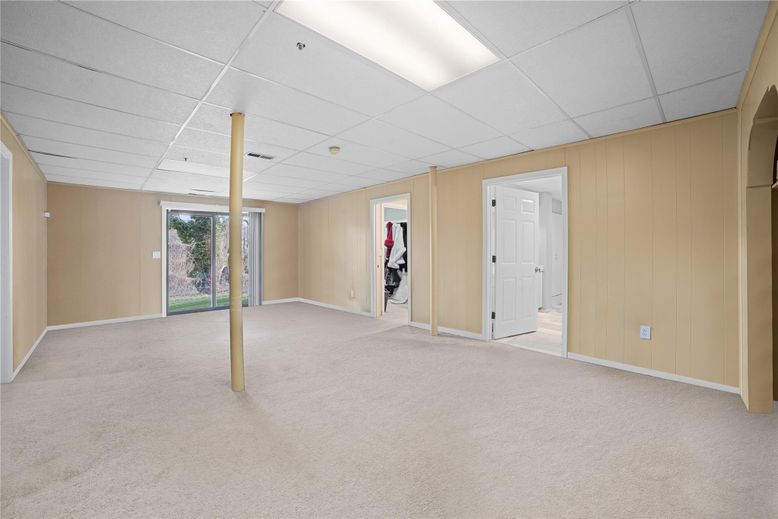 Empty room, Interior, Recessed Lighting