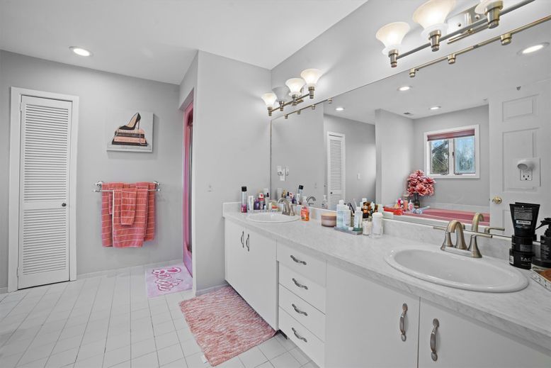 Bathroom, Dual Sink Vanities, Interior, Recessed Lighting