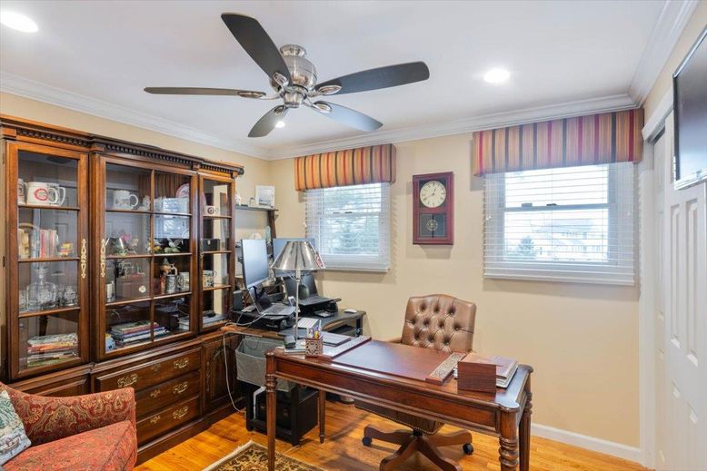 Home Office, Interior, Recessed Lighting, Wood Texture Flooring