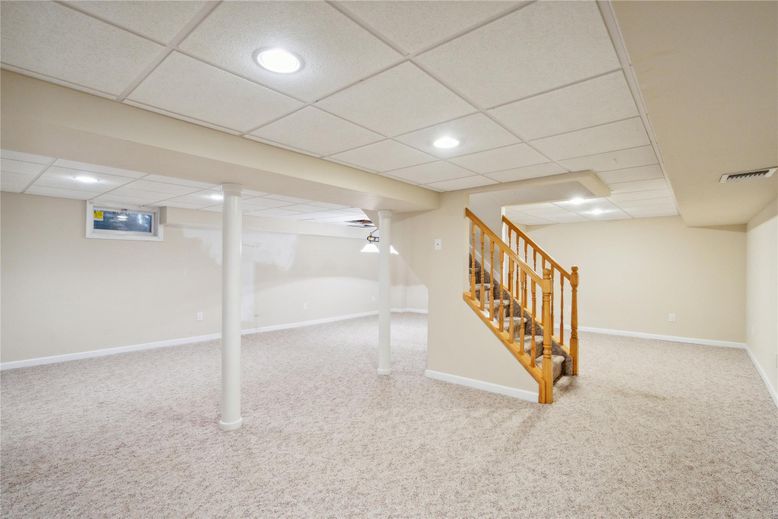Empty room, Interior, Recessed Lighting