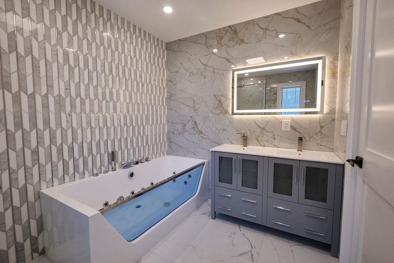 Bathroom, Interior, Marble, Marble Walls, Recessed Lighting
