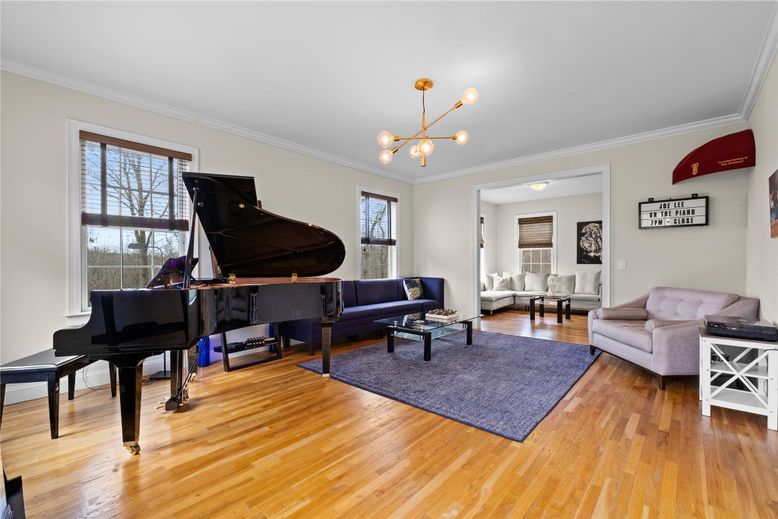 Interior, Living room, Pendant Lights, Piano, Wood Texture Flooring