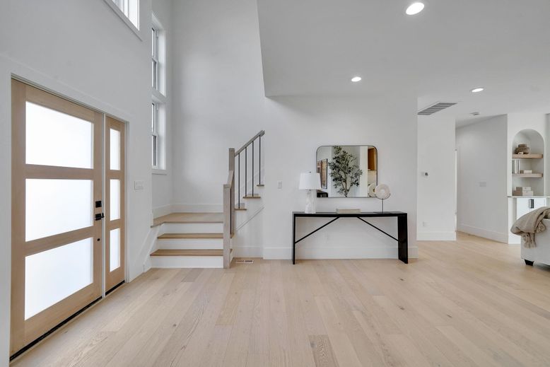 Interior, Recessed Lighting, Wood Texture Flooring