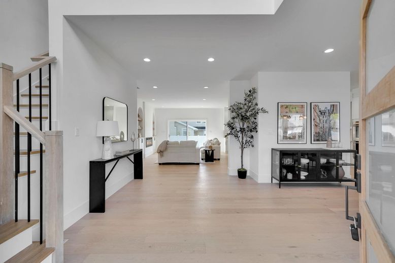 Interior, Recessed Lighting, Wood Texture Flooring