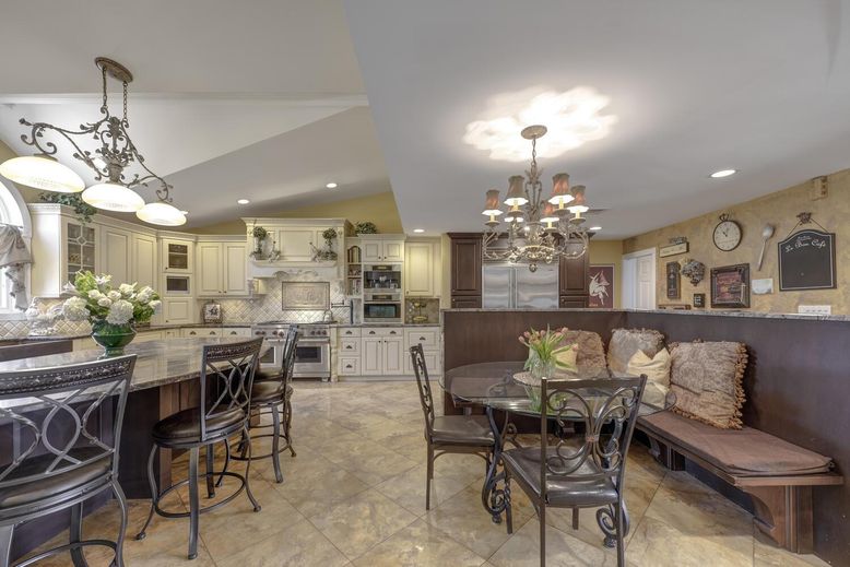 Chandelier, Dining room, Interior, Kitchen, Pendant Lights, Recessed Lighting, Stainless Steel Appliances