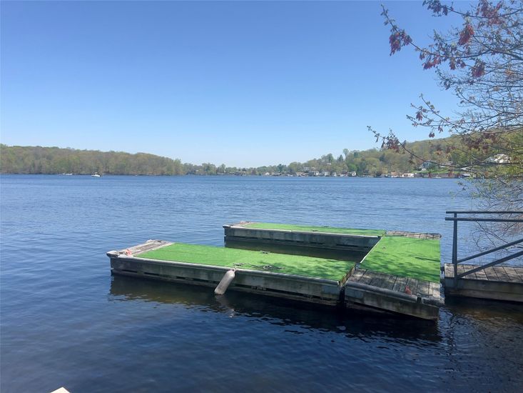 Exterior, Lake