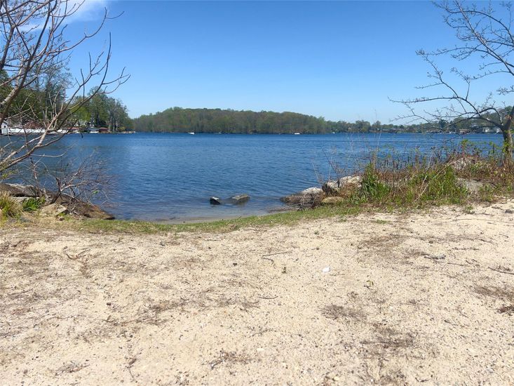 Exterior, Lake