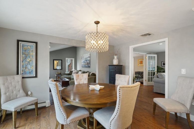Chandelier, Dining room, Interior, Living room, Pendant Lights, Wood Texture Flooring