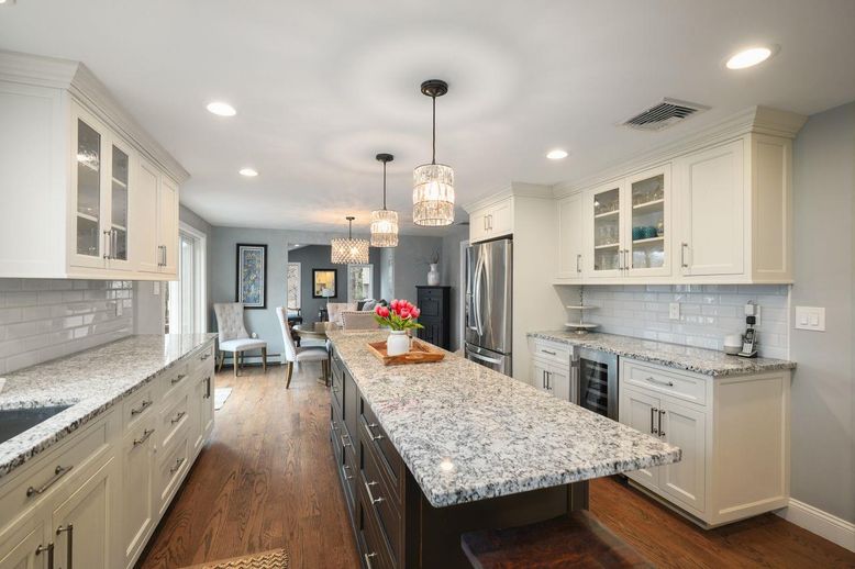 Chandelier, Dining room, Interior, Kitchen, Pendant Lights, Recessed Lighting, Stainless Steel Appliances, Wood Texture Flooring