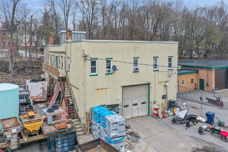 Attached, Exterior, Facade, None