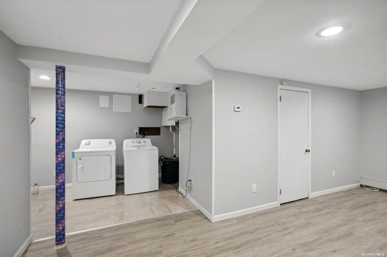 Interior, Recessed Lighting, Washer, Wood Texture Flooring