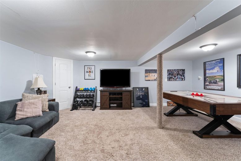 Game Room, Interior