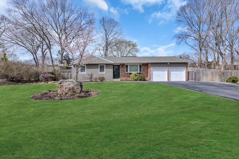 Attached, Exterior, Facade, Brick Facade, Ranch
