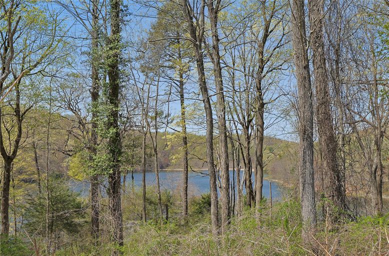 Exterior, Lake