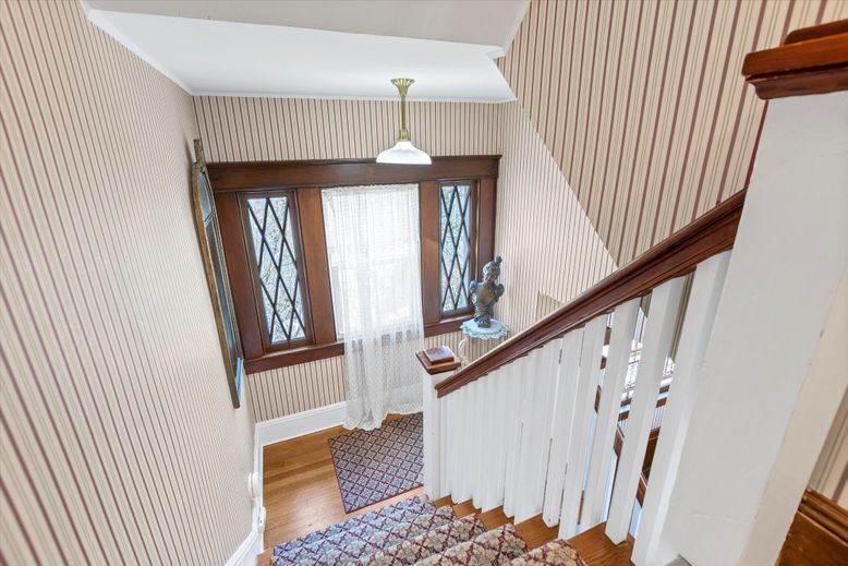 Interior, Pendant Lights, Wood Texture Flooring