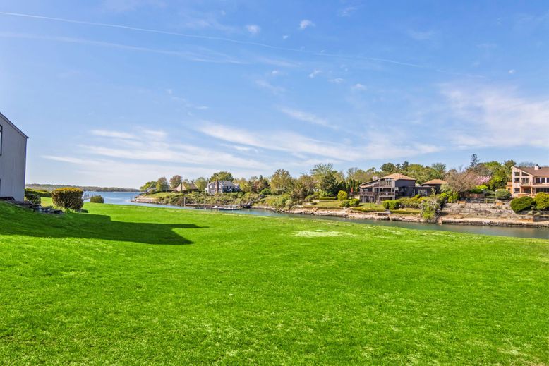 Exterior, Lake