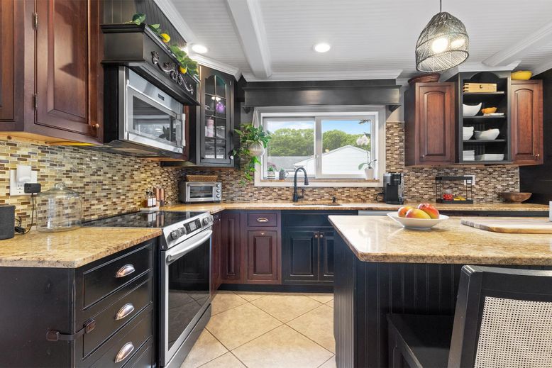 Interior, Kitchen, Pendant Lights, Recessed Lighting, Stainless Steel Appliances