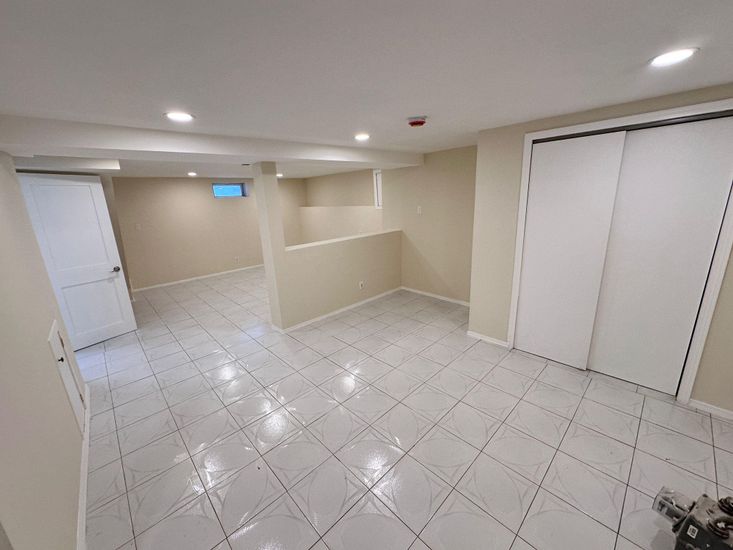 Empty room, Interior, Marble, Recessed Lighting