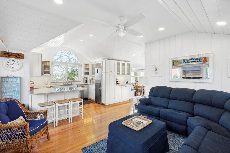 Interior, Kitchen, Living room, Recessed Lighting, Wood Texture Flooring