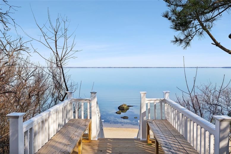 Exterior, Lake