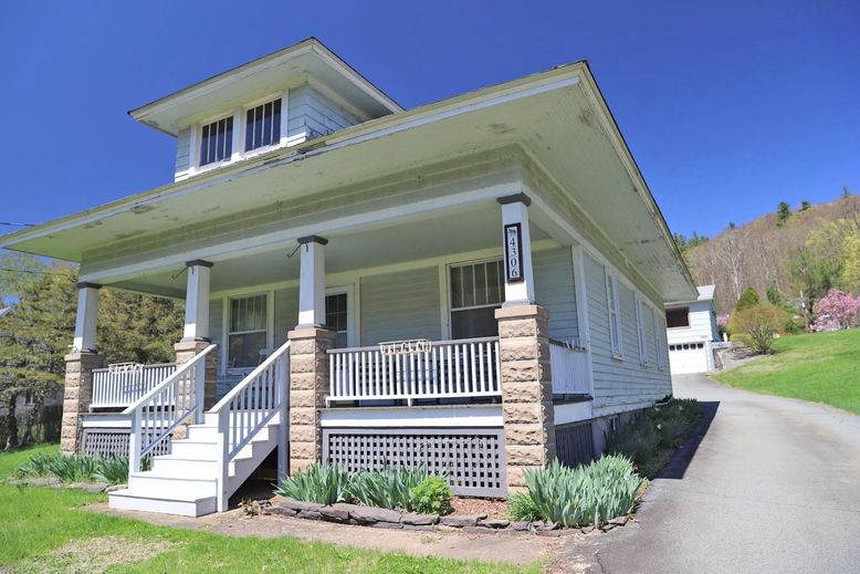 Exterior, Facade, American Craftsman