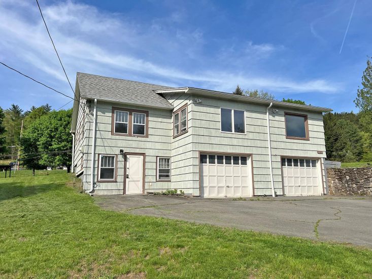 Attached, Exterior, Facade, Split Level